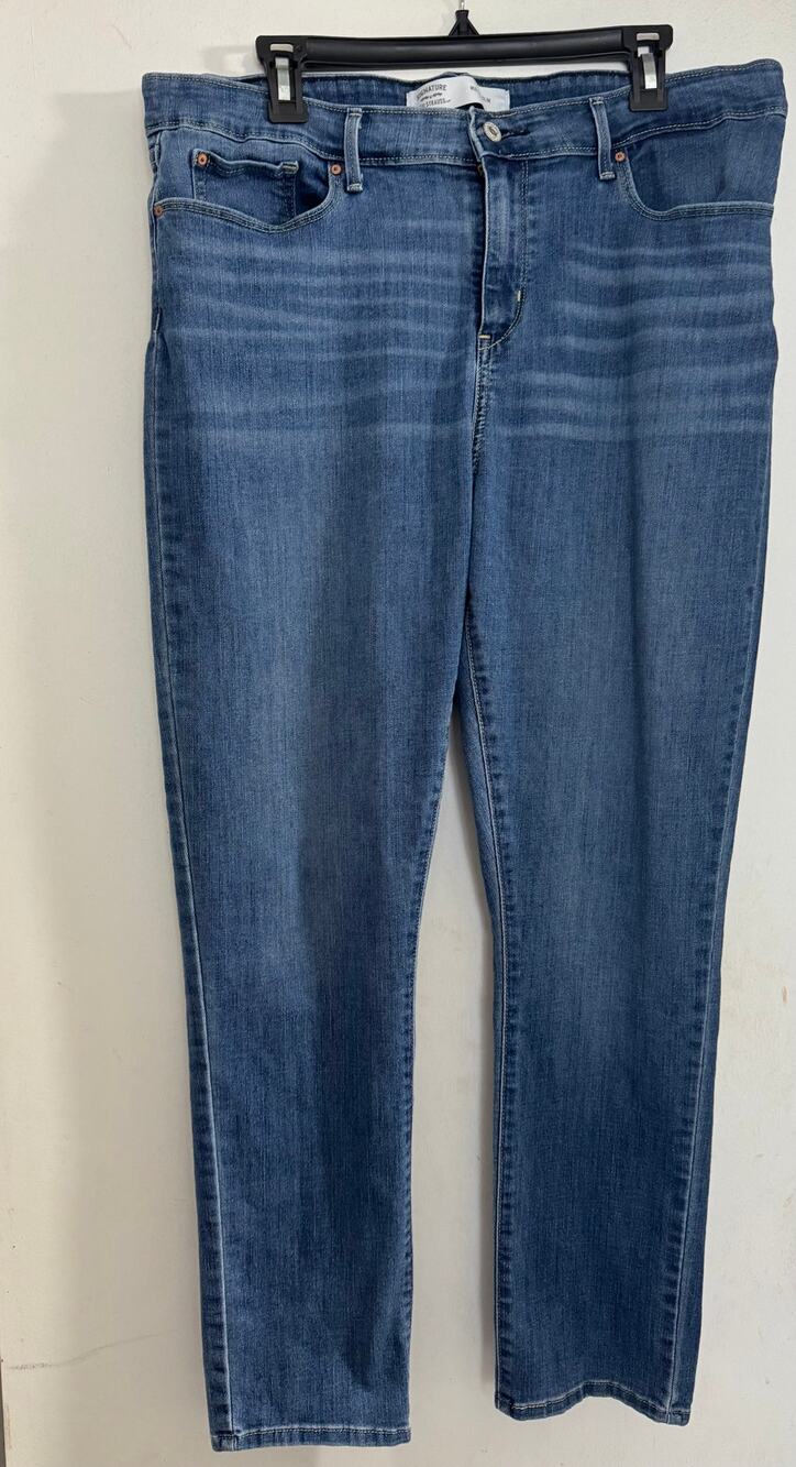 Signature by Levi Straus Mid Rise Slim Women's 34/30 Denim Jeans